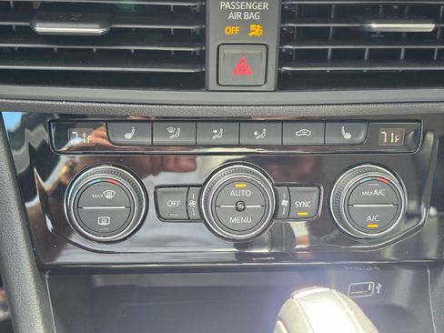 Used 2019 Volkswagen Jetta SE FWD image 25