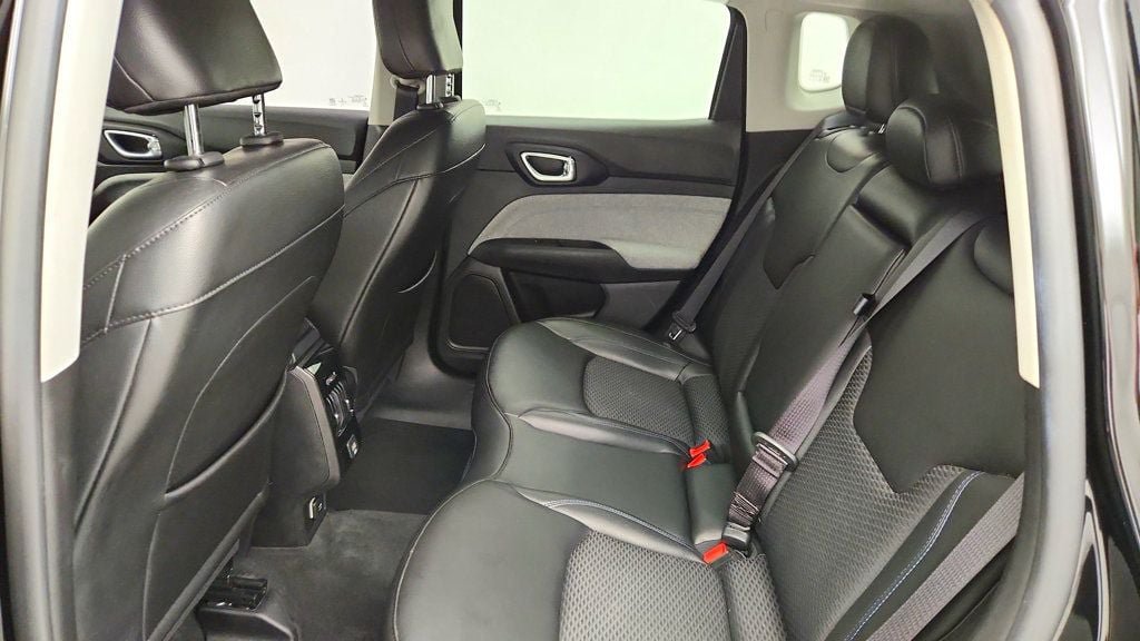 Used 2022 Jeep Compass Latitude FWD image 21