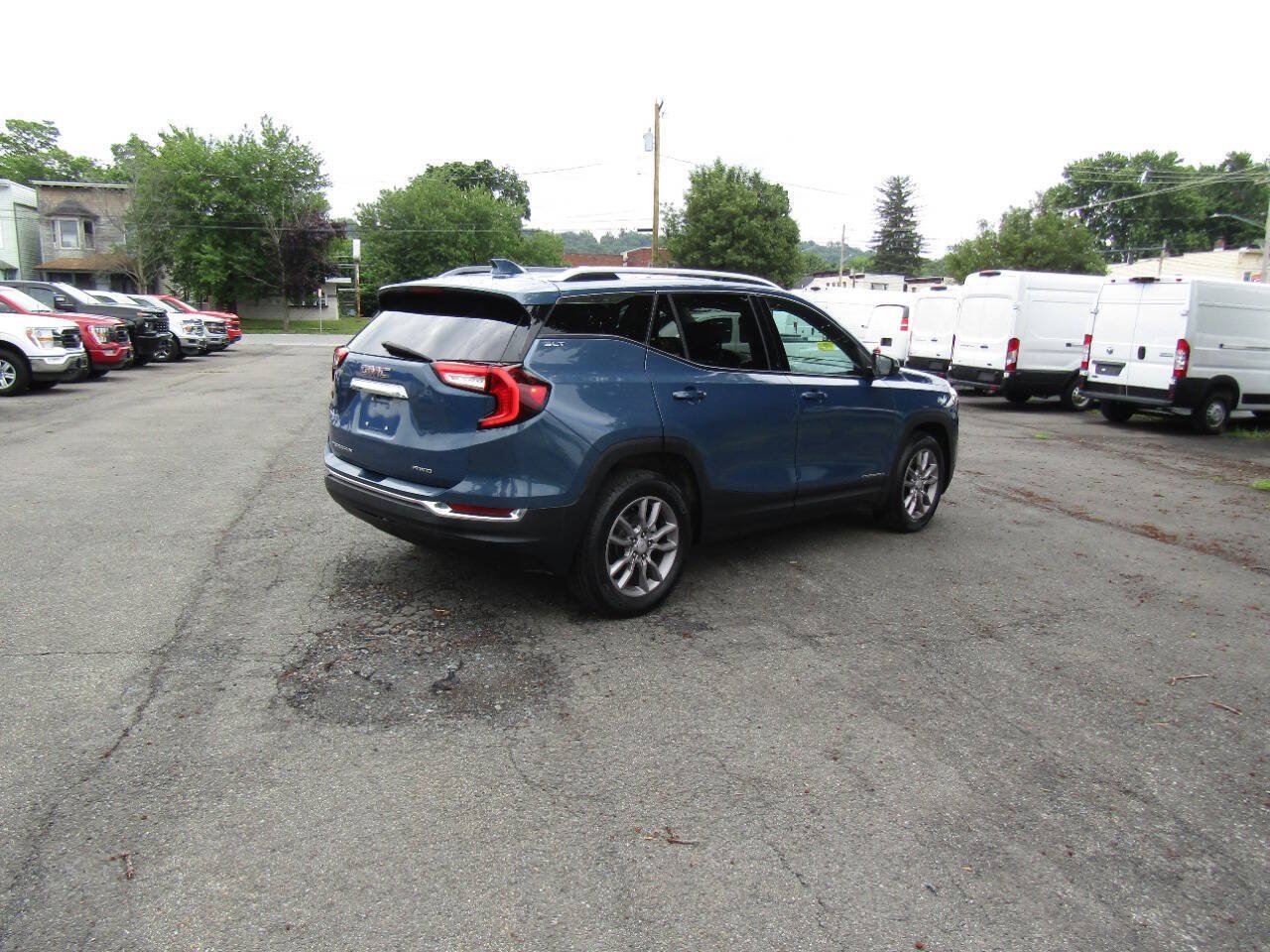 Used 2024 GMC Terrain SLT AWD/4WD image 8