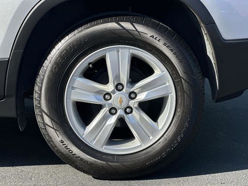 Used 2018 Chevrolet Trax LT w/ LT Convenience Package image 8