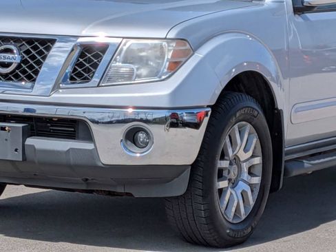 Used 2012 Nissan Frontier SL w/ Moonroof Pkg AWD/4WD image 10