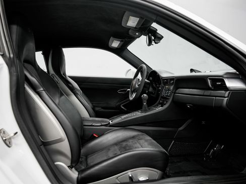 Used 2016 Porsche 911 Carrera GTS RWD image 27
