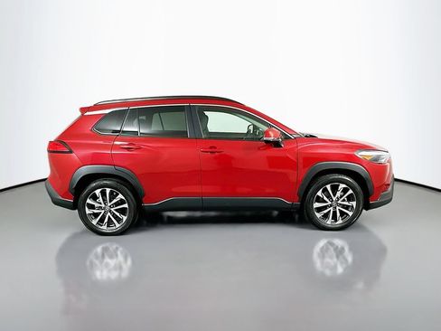Used 2023 Toyota Corolla Cross XLE FWD image 4