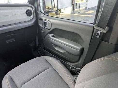 Used 2025 Jeep Gladiator Sport AWD/4WD image 17