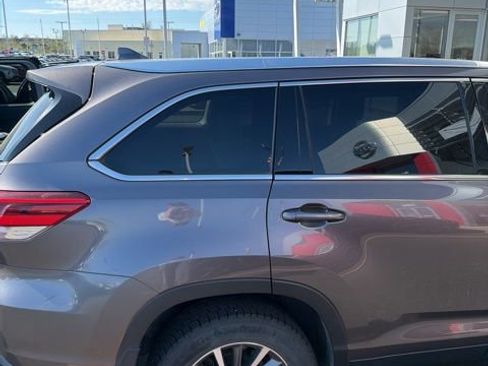 Used 2019 Toyota Highlander XLE image 4
