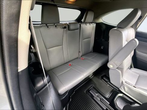 Used 2023 Toyota Highlander XLE image 28