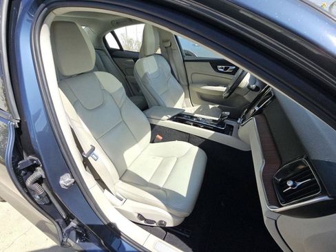 Used 2021 Volvo S60 T5 Momentum FWD image 8