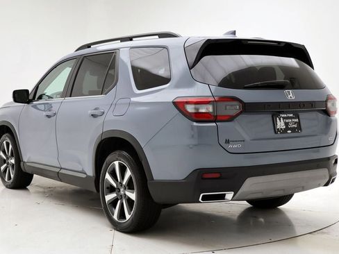 Used 2025 Honda Pilot Touring image 6
