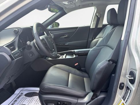 Used 2025 Lexus ES 350 w/ Premium Package FWD image 12