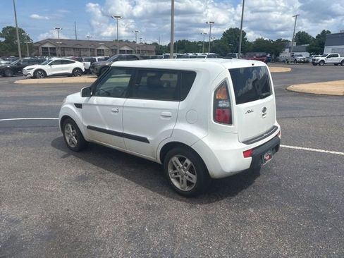 Used 2010 Kia Soul + w/ Audio Pkg FWD image 6