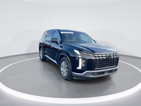 Used 2023 Hyundai Palisade SE image 2
