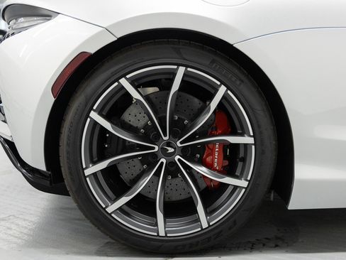 Used 2023 McLaren Artura image 17