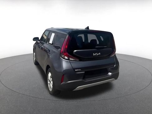 Used 2025 Kia Soul LX w/ LX Technology Package FWD image 11