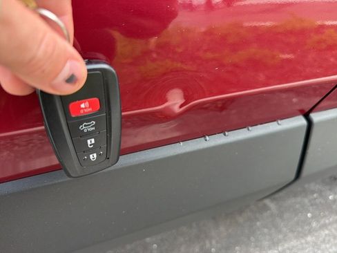 Used 2022 Toyota RAV4 XLE Premium image 13