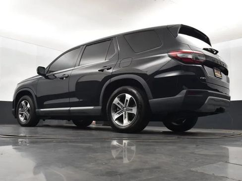 Used 2025 Honda Pilot EX-L image 9