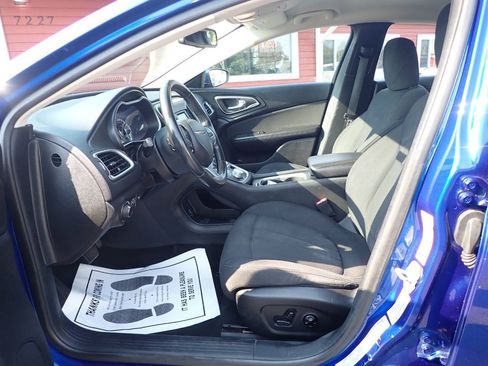 Used 2015 Chrysler 200 Limited w/ Convenience Group FWD image 8