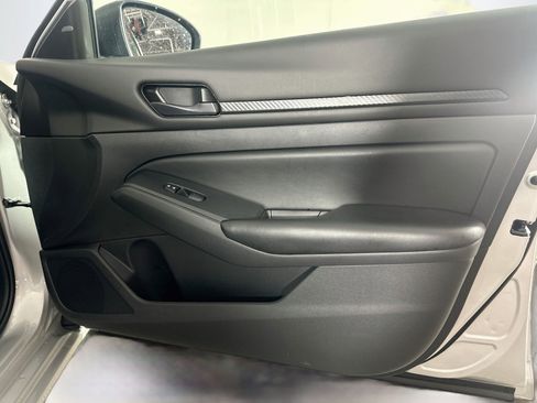 Used 2024 Nissan Altima 2.5 S FWD image 30
