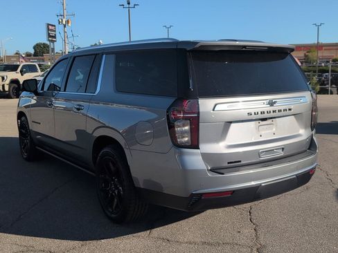 Used 2023 Chevrolet Suburban High Country AWD/4WD image 4