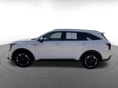 Used 2024 Kia Sorento S FWD image 9
