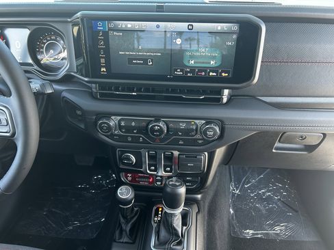 New 2025 Jeep Wrangler Rubicon w/ Convenience Group AWD/4WD image 12
