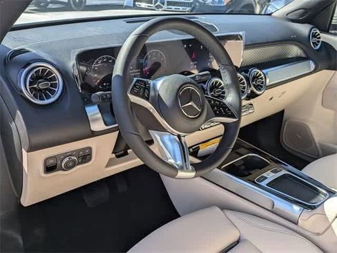 New 2025 Mercedes-Benz GLB 250 image 2