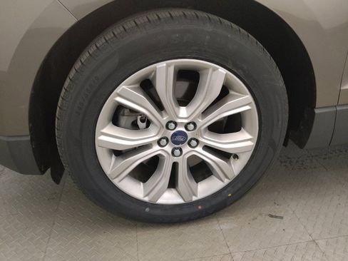 Used 2019 Ford Edge Titanium AWD/4WD image 31