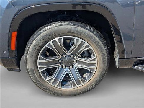 Used 2024 Jeep Wagoneer Series II w/ Flexible Seating Group AWD/4WD image 25