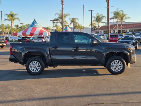 Used 2025 Toyota Tacoma SR image 4