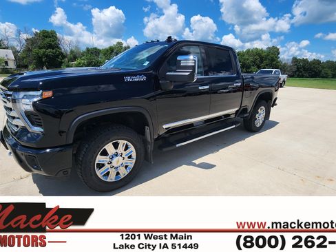 Used 2025 Chevrolet Silverado 2500 High Country w/ Technology Package AWD/4WD image 1