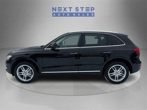 Used 2017 Audi Q5 2.0T Premium Plus w/ Technology Package image 4
