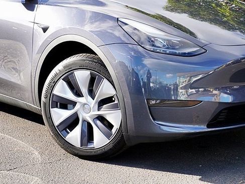 Used 2023 Tesla Model Y 2WD image 4