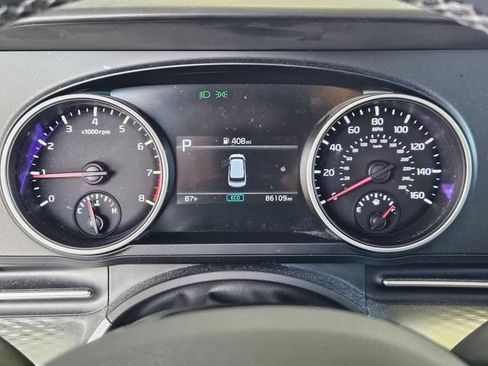 Used 2022 Kia Carnival LX FWD image 8