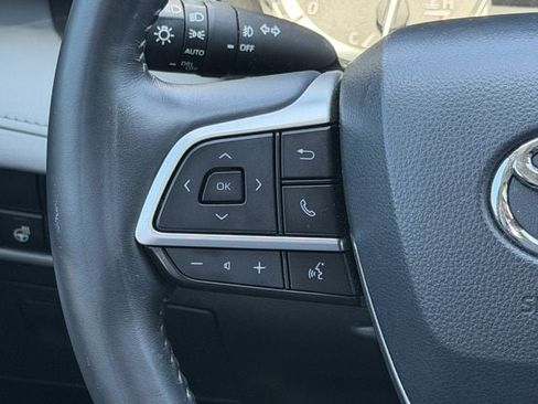 Used 2022 Toyota Highlander Limited FWD image 14