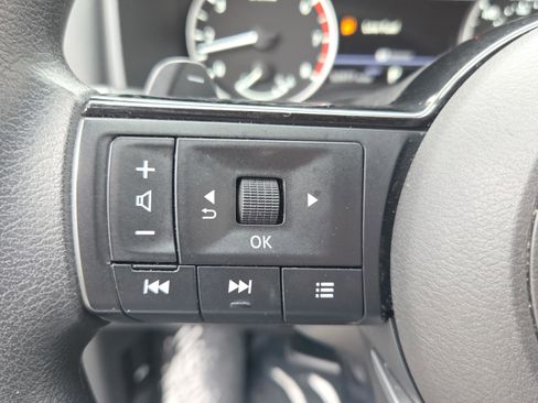 Used 2023 Nissan Rogue SV image 10