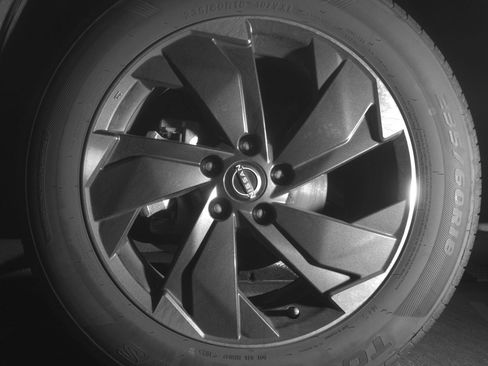 Used 2025 Nissan Rogue SV image 12