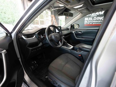 Used 2022 Toyota RAV4 XLE w/ Convenience Package AWD/4WD image 8