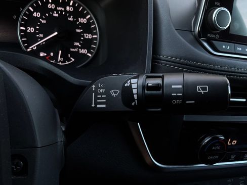 Used 2025 Nissan Rogue SV FWD image 38