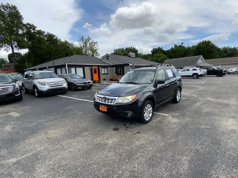 Used 2013 Subaru Forester 2.5X Limited AWD/4WD image 5