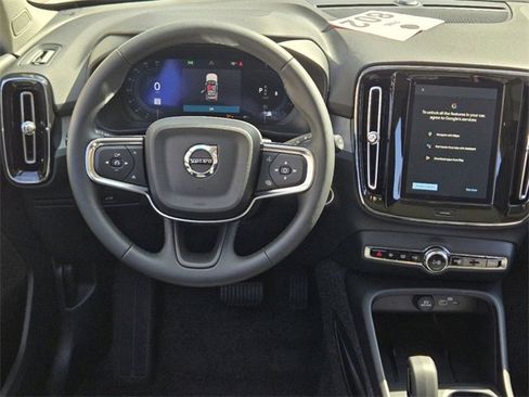 Certified 2025 Volvo XC40 B5 Core w/ Protection Package Premier image 28