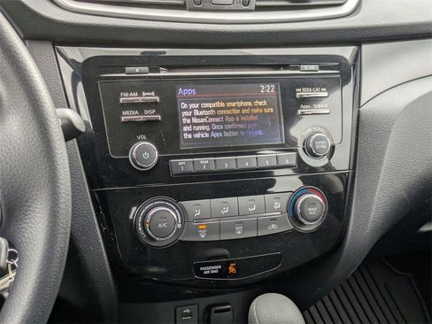 Used 2015 Nissan Rogue S image 22