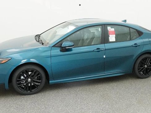 New 2026 Toyota Camry SE FWD image 5