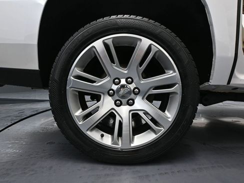 Used 2020 Cadillac Escalade ESV Premium Luxury image 17