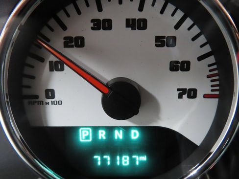 Used 2017 Jeep Wrangler Unlimited Sahara w/ Connectivity Group image 13