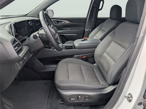 Used 2024 Chevrolet Traverse LT image 10