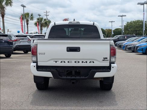 Used 2022 Toyota Tacoma TRD Sport w/ TRD Premium Sport Package AWD/4WD image 4