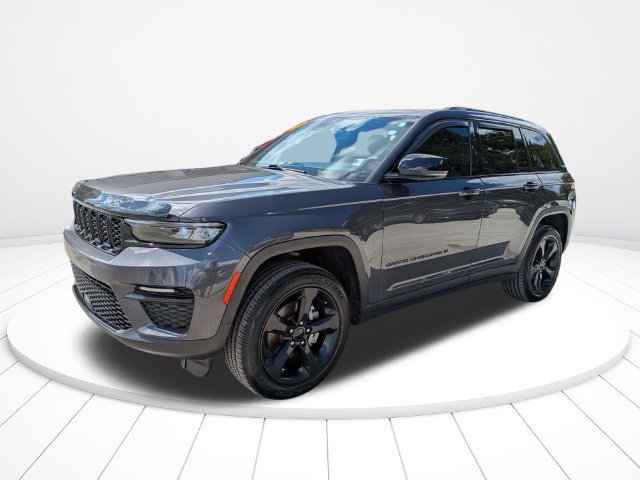 Used 2023 Jeep Grand Cherokee Altitude RWD image 8