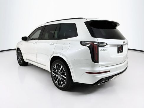 Used 2022 Cadillac XT6 Sport w/ Technology Package AWD/4WD image 3