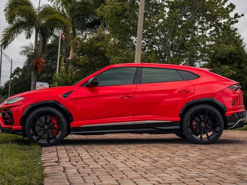 Used 2020 Lamborghini Urus AWD/4WD image 3