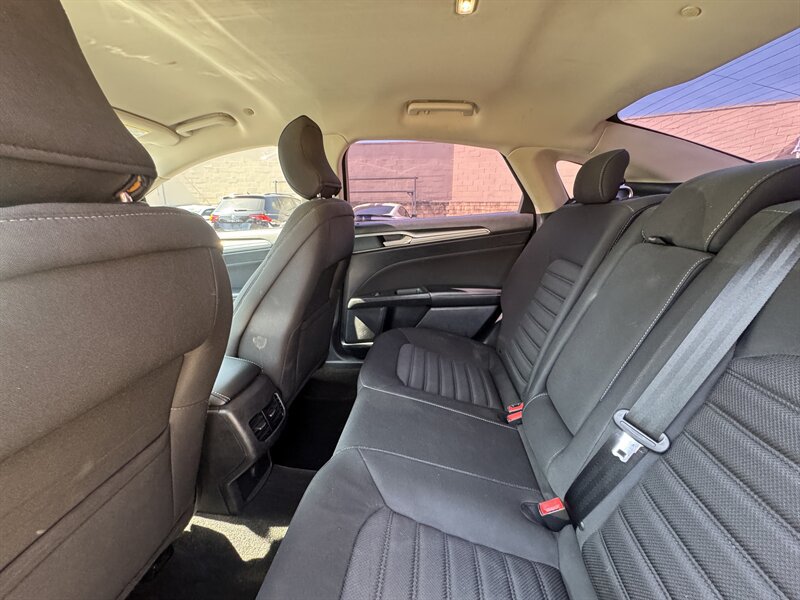 Used 2019 Ford Fusion SE FWD image 28