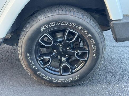 Used 2017 Jeep Wrangler Unlimited Sahara image 10